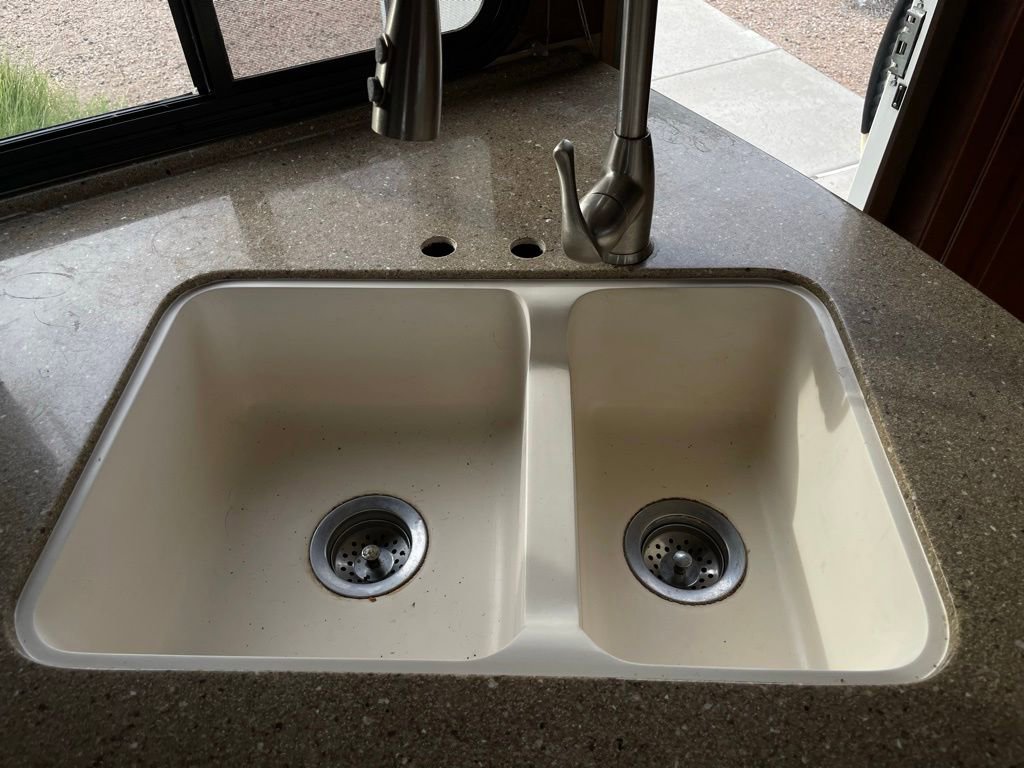 Used 2013 Ford E-450 and Econoline 450 Super Duty w/ Motorhome Prep Pkg RWD image 70