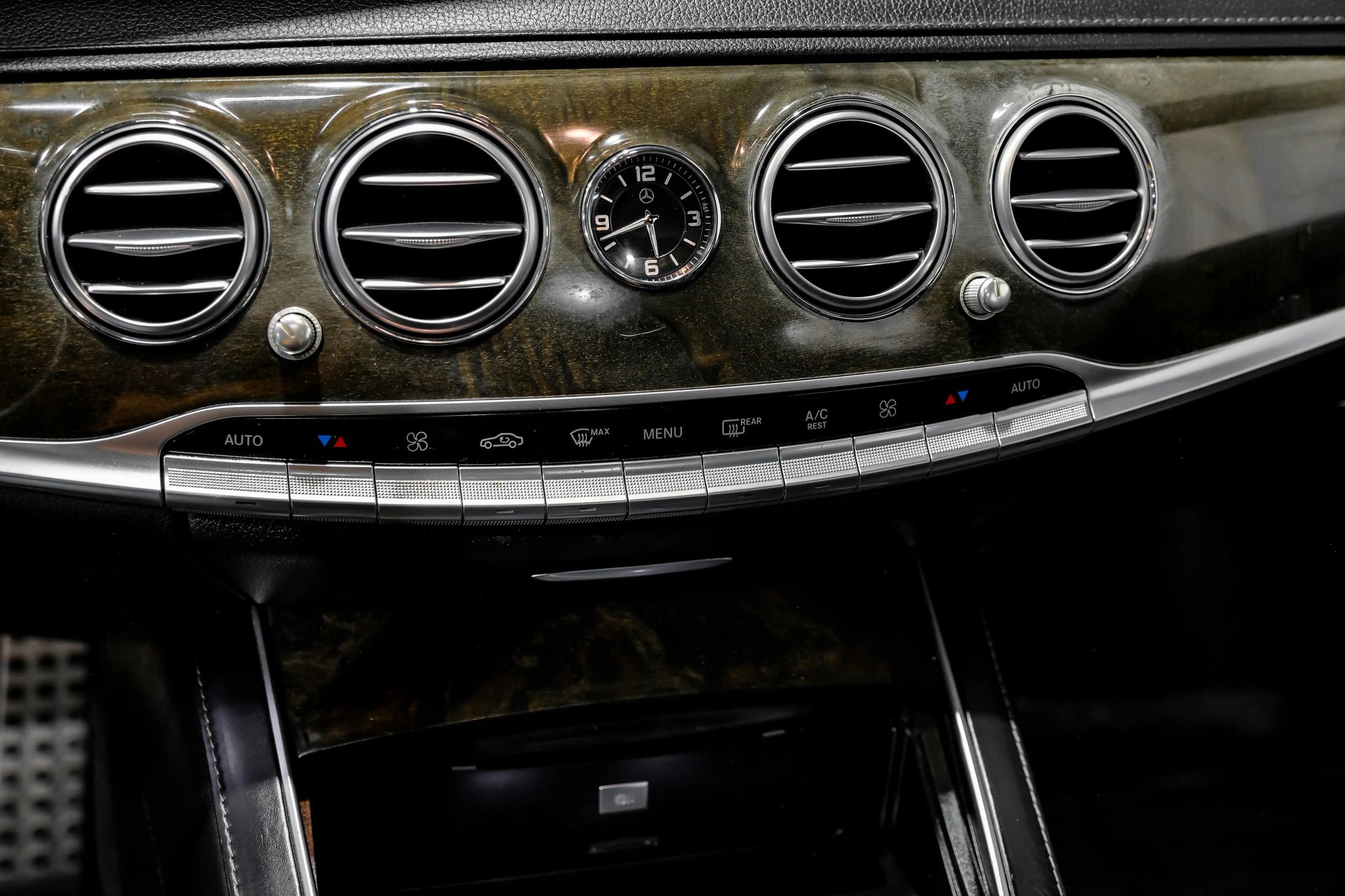 Used 2015 Mercedes-Benz S 550 Sedan w/ Sport Package w/ Sport Package image 34