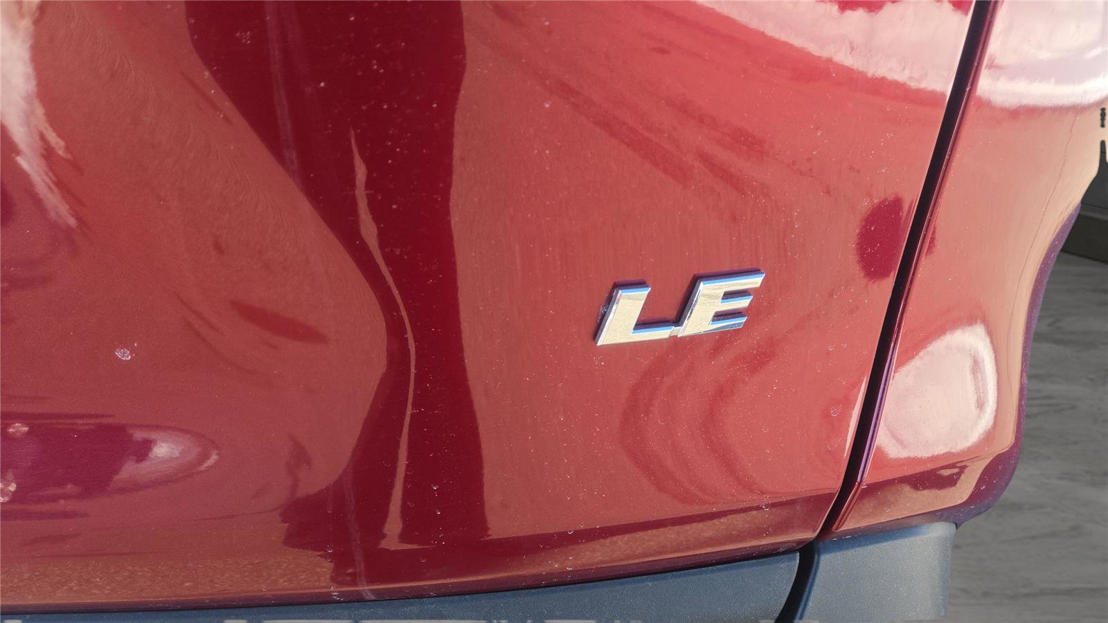 Used 2021 Toyota RAV4 LE image 11