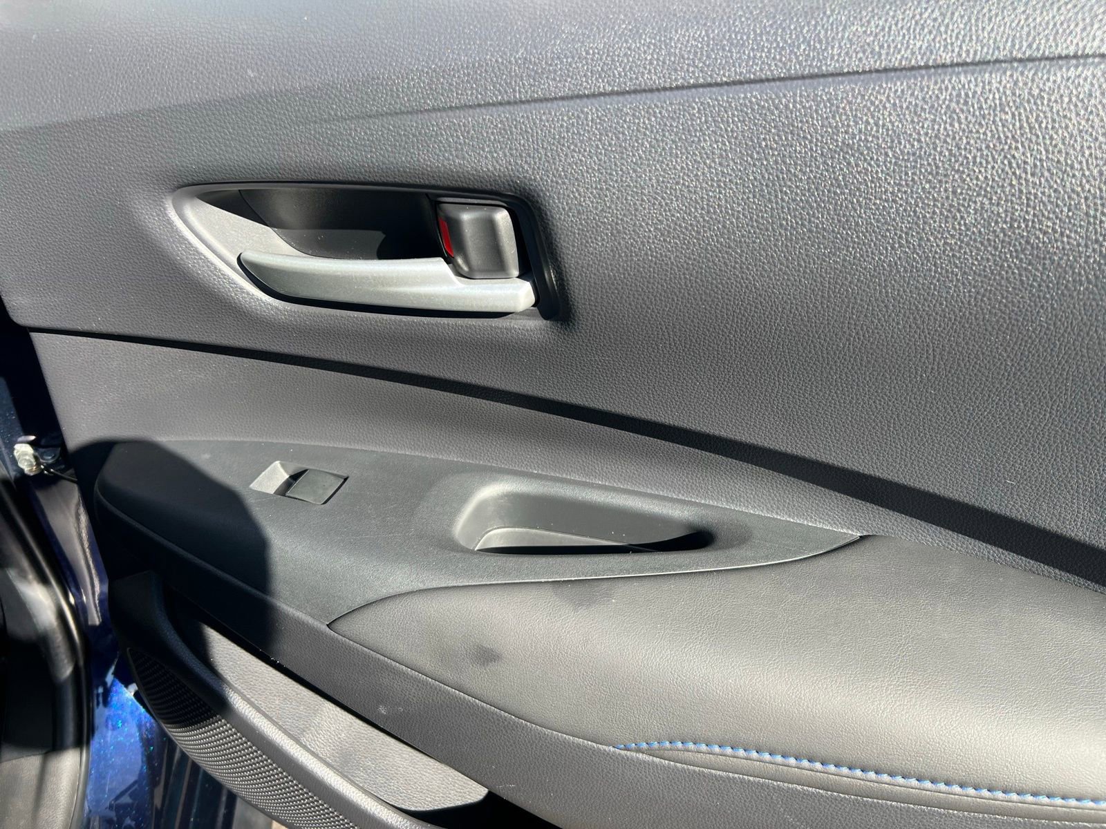 Used 2020 Toyota Corolla XSE image 46