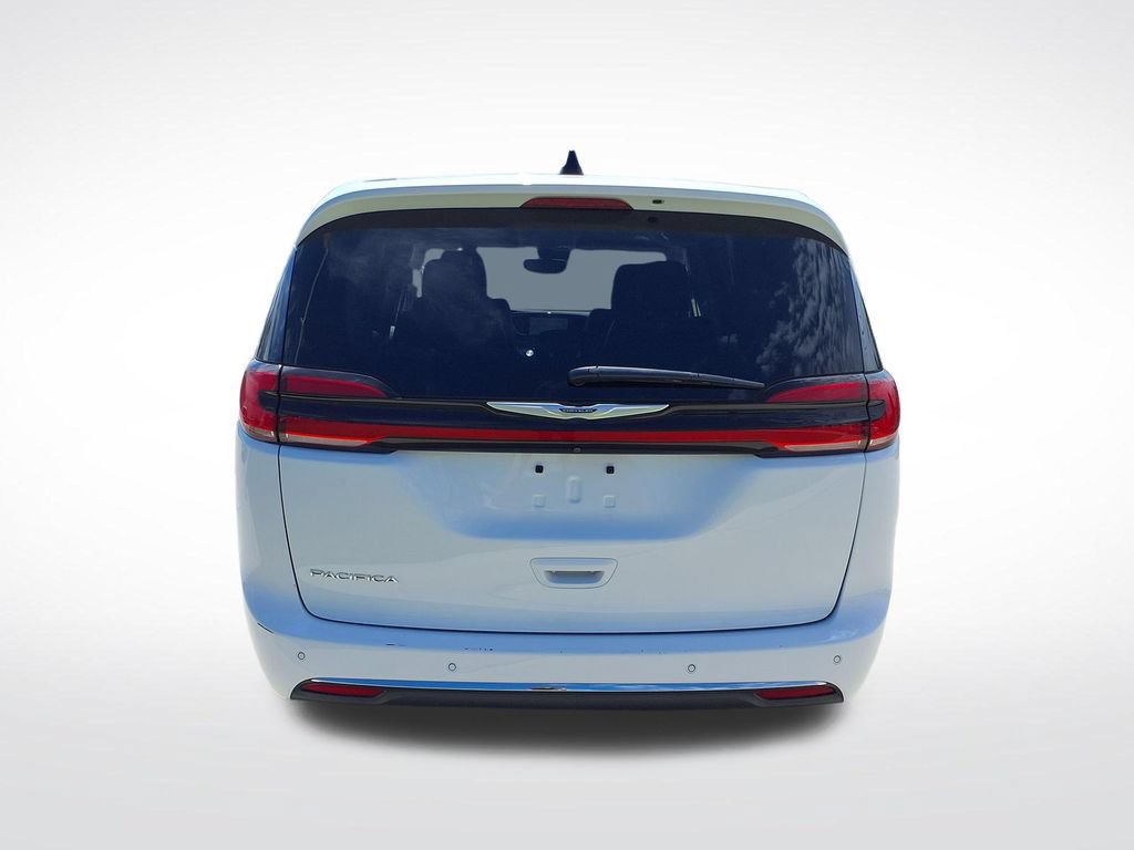 Used 2024 Chrysler Pacifica Touring-L FWD image 7