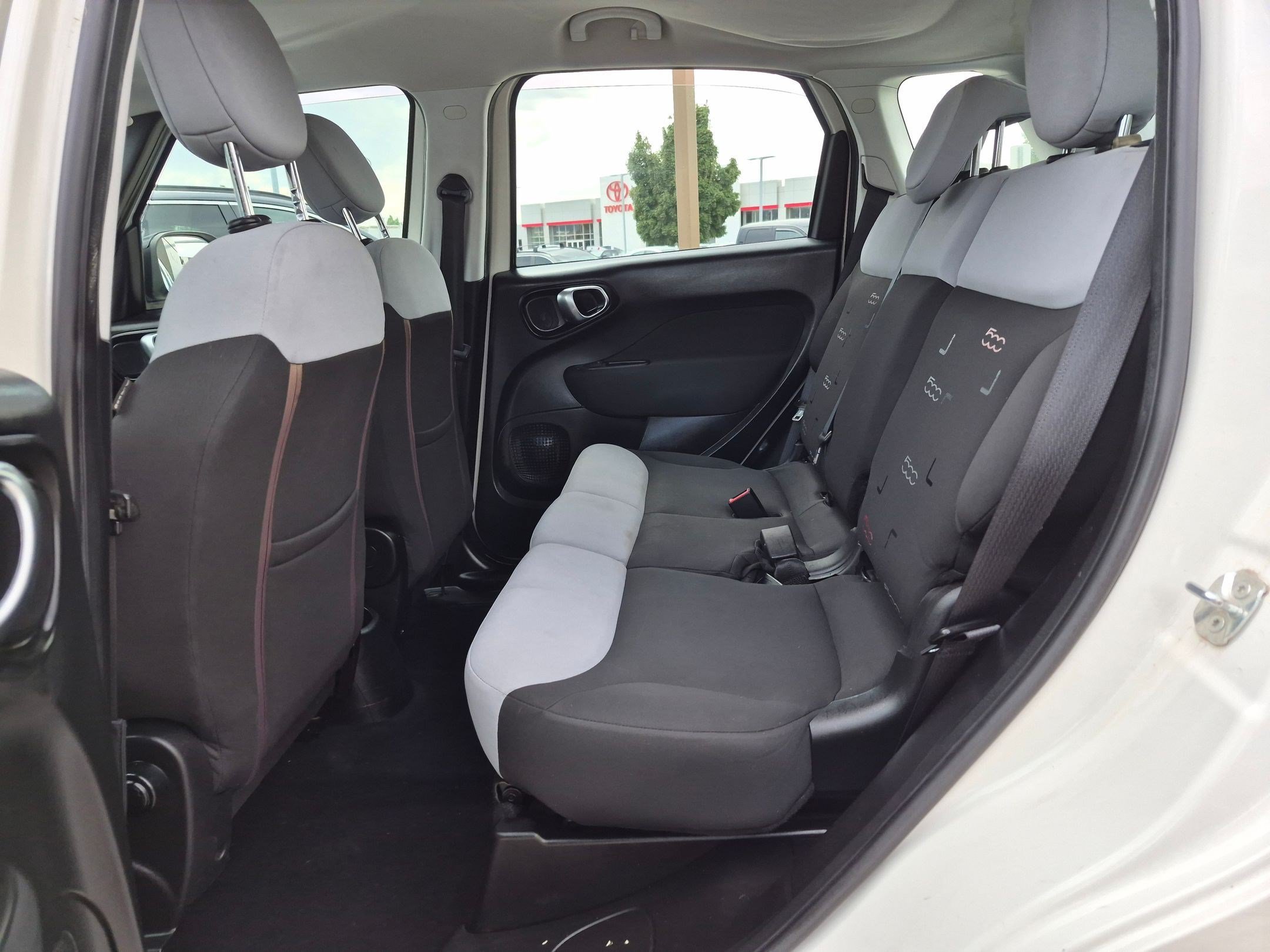 Used 2014 FIAT 500L Pop FWD image 25