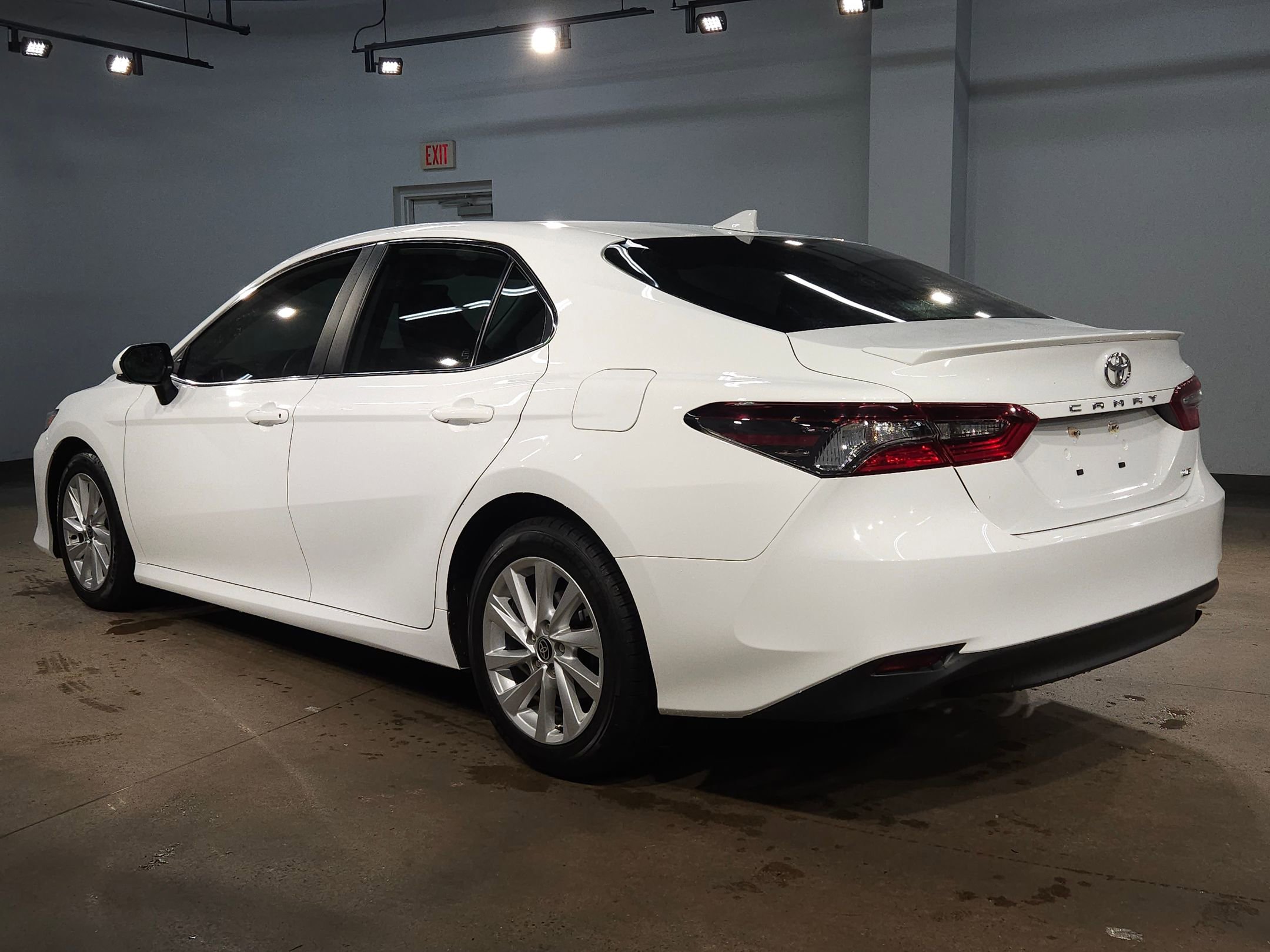 Used 2023 Toyota Camry LE image 5