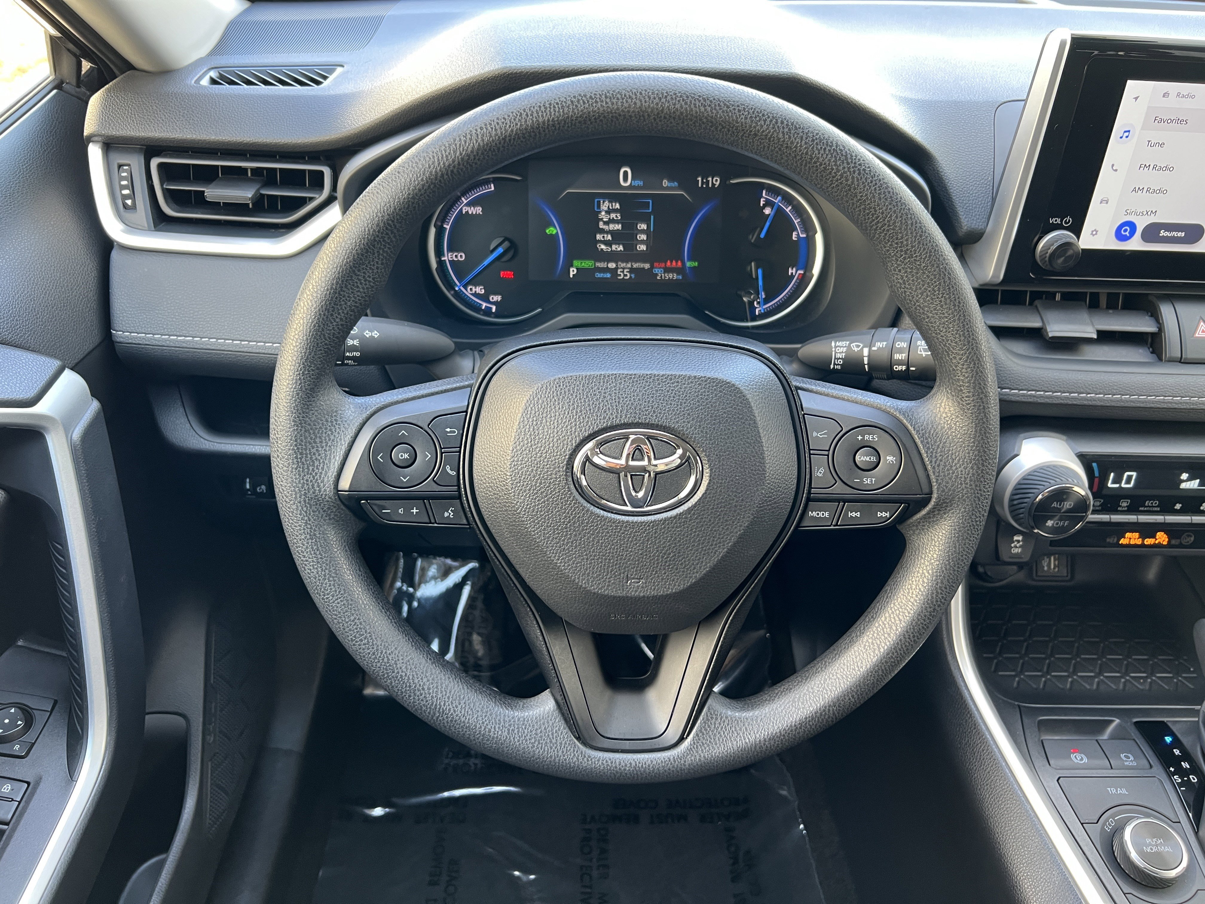 Used 2025 Toyota RAV4 XLE AWD/4WD image 25