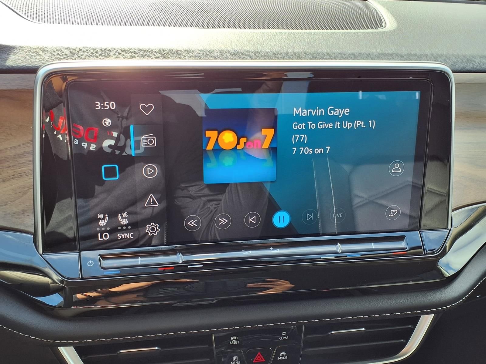 Used 2025 Volkswagen Atlas SE FWD image 19