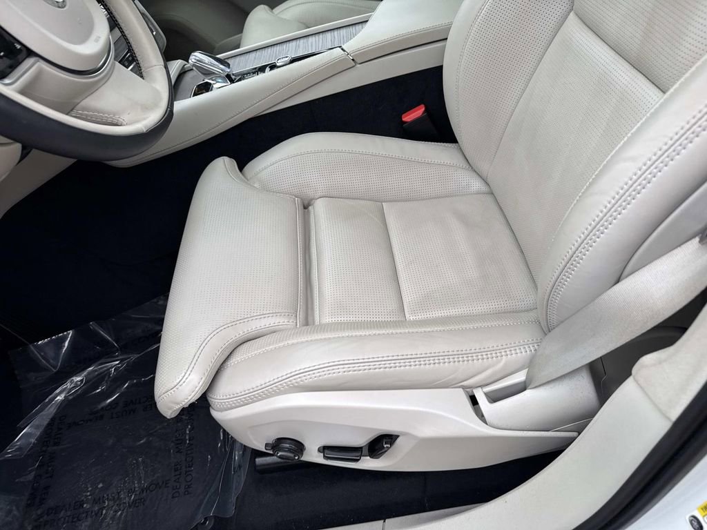 Used 2024 Volvo XC90 T8 Ultimate w/ Lounge Package image 16