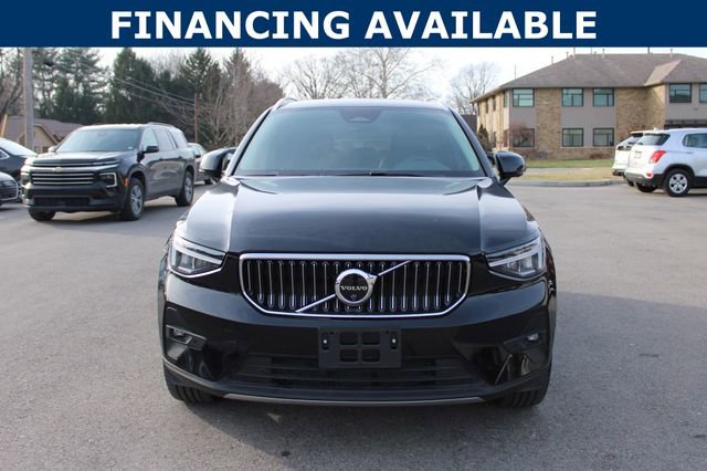 Used 2025 Volvo XC40 B5 Plus AWD/4WD image 3