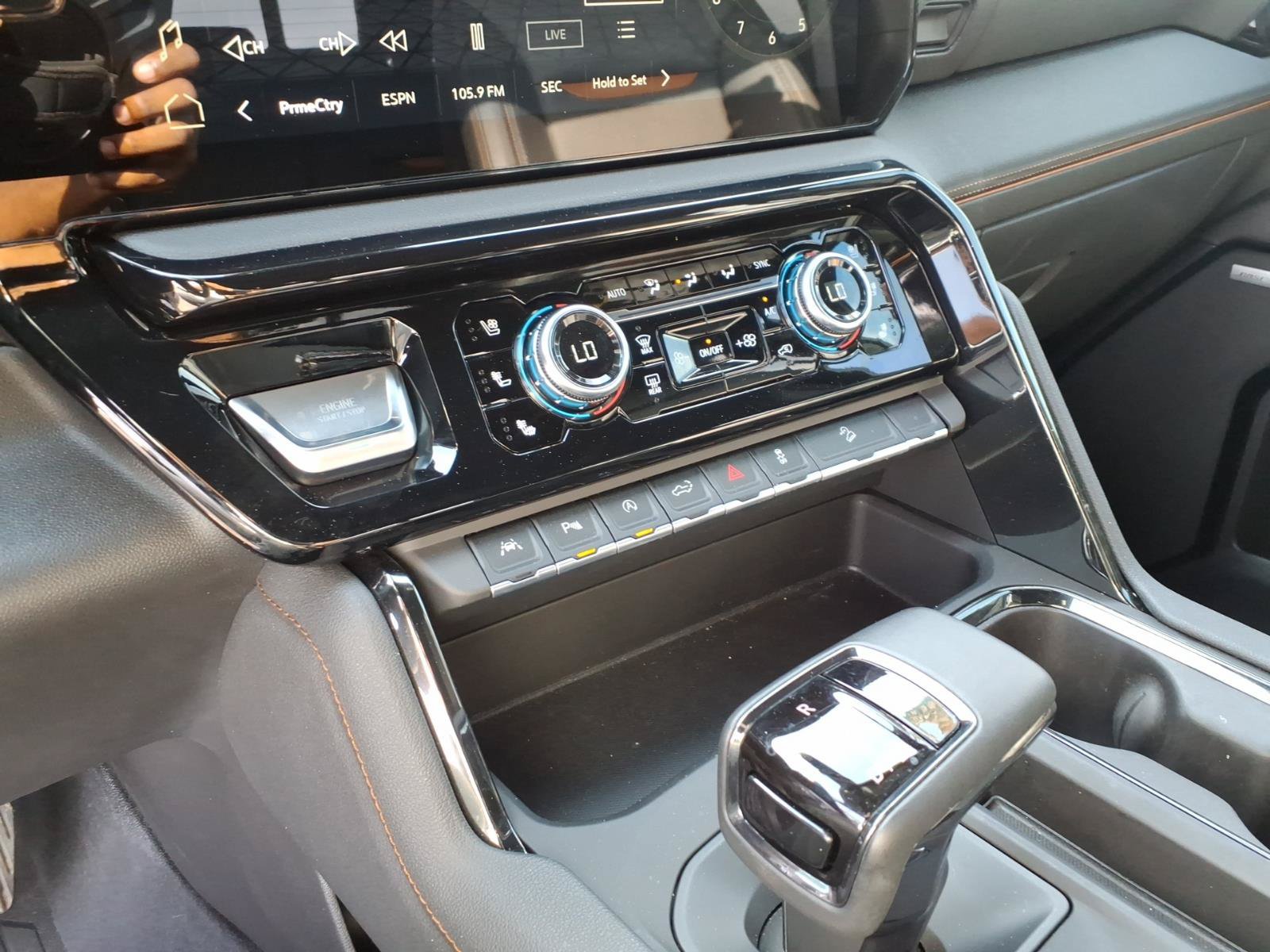 Used 2025 GMC Sierra 1500 AT4 w/ AT4 Premium Package AWD/4WD image 15