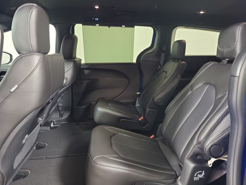 New 2027 Chrysler Pacifica Select FWD image 23