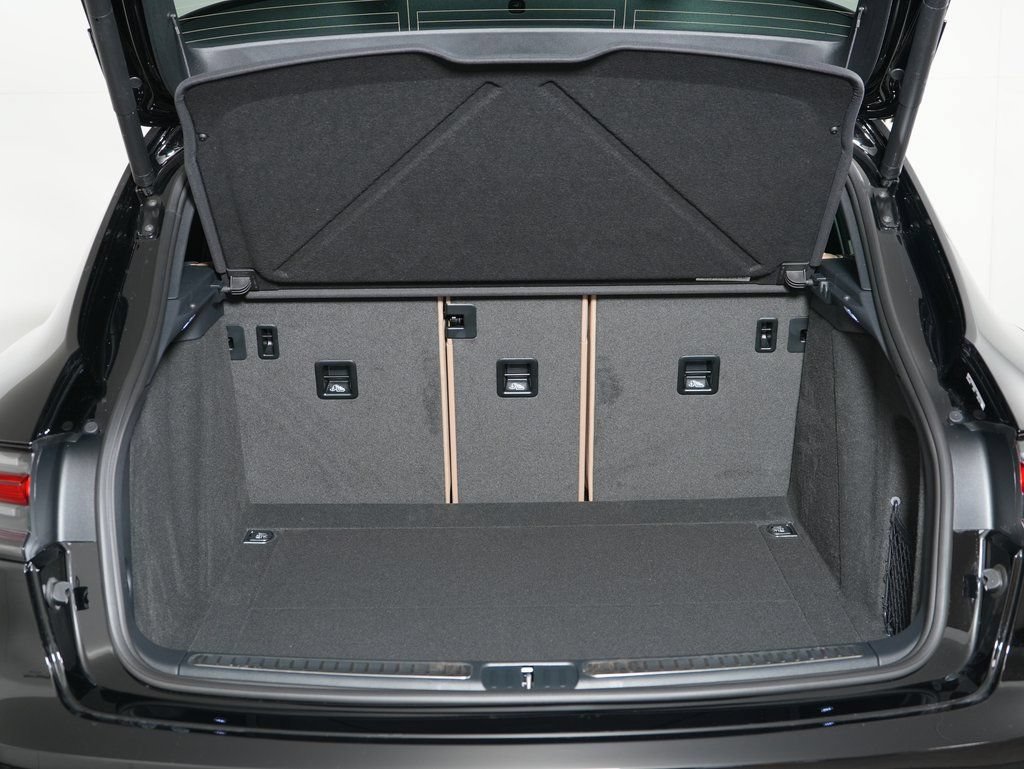 Certified 2026 Porsche Macan AWD/4WD image 14