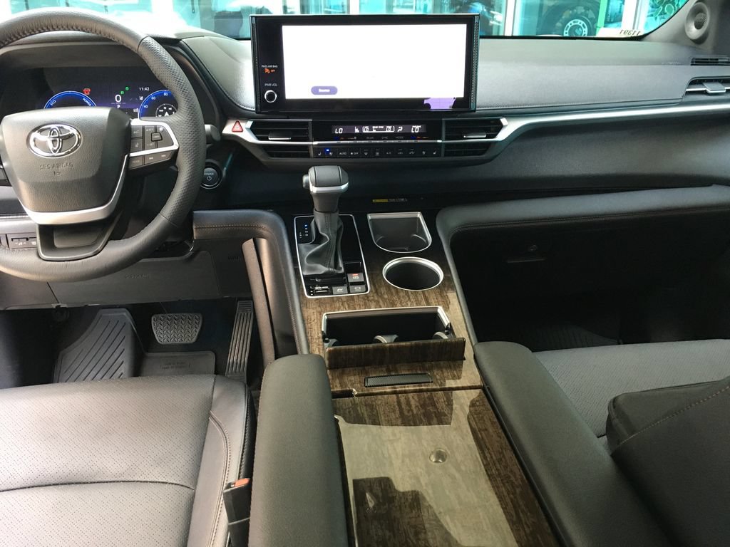 New 2026 Toyota Sienna Platinum AWD/4WD image 25