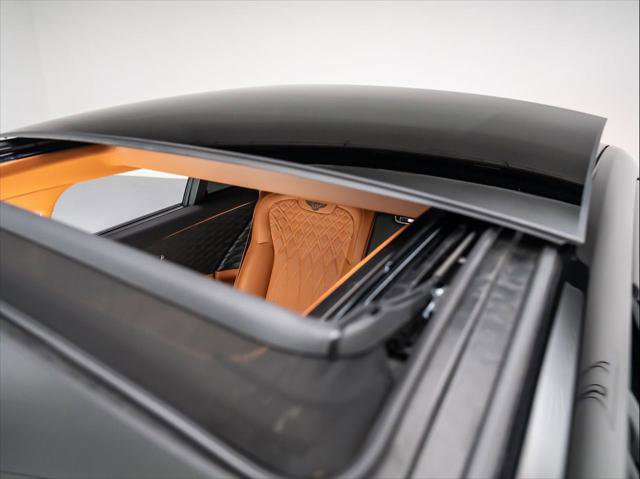 Used 2021 Bentley Flying Spur V8 image 11