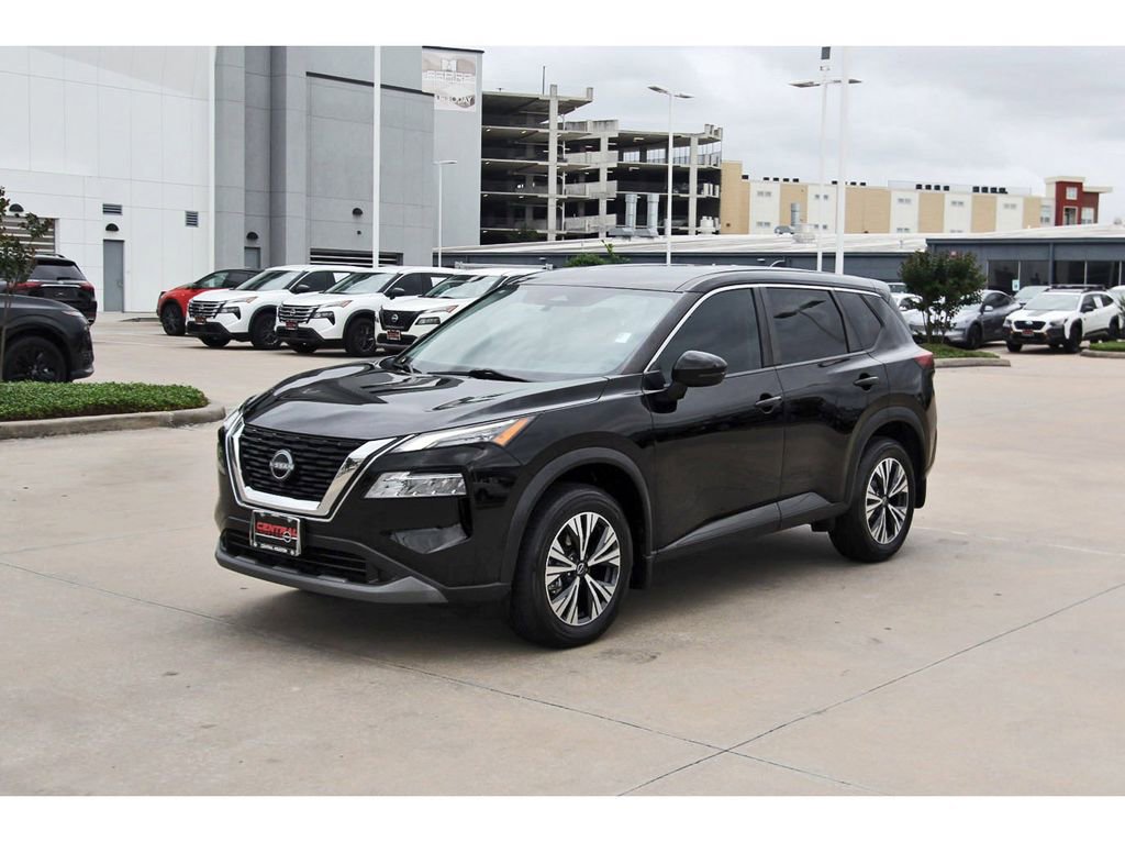 Used 2022 Nissan Rogue SV image 2