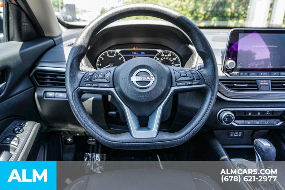 Used 2025 Nissan Altima 2.5 SV FWD image 27