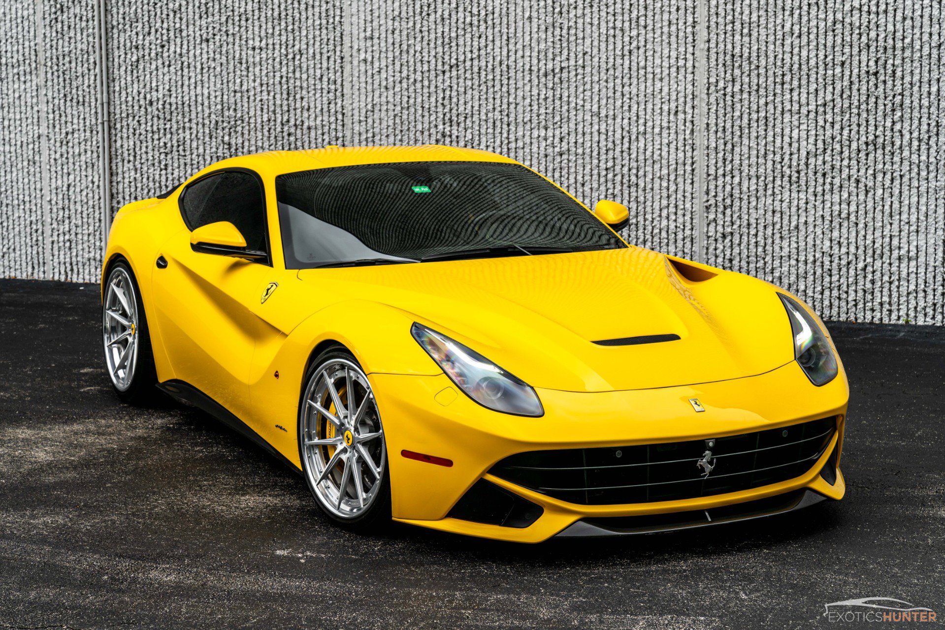 Used 2014 Ferrari F12 Berlinetta RWD image 32