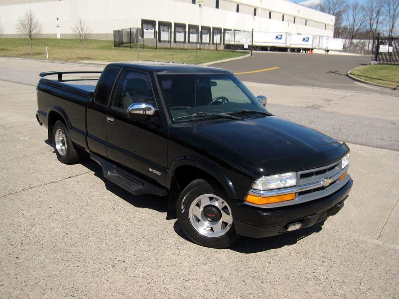 Used 2002 Chevrolet S10 Pickup 2WD Extended Cab w/ Comfort Convenience Pkg image 2