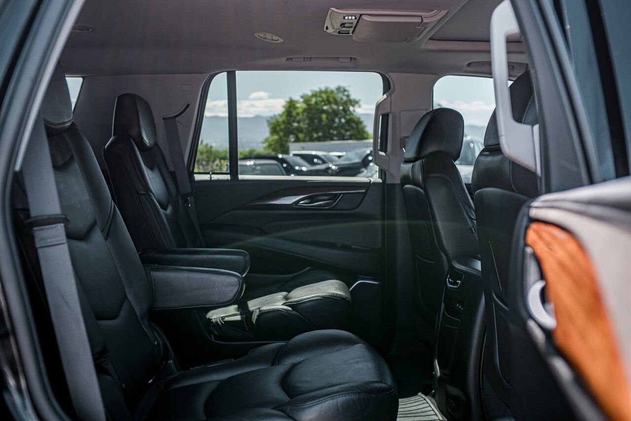Used 2017 Cadillac Escalade Luxury AWD/4WD image 54