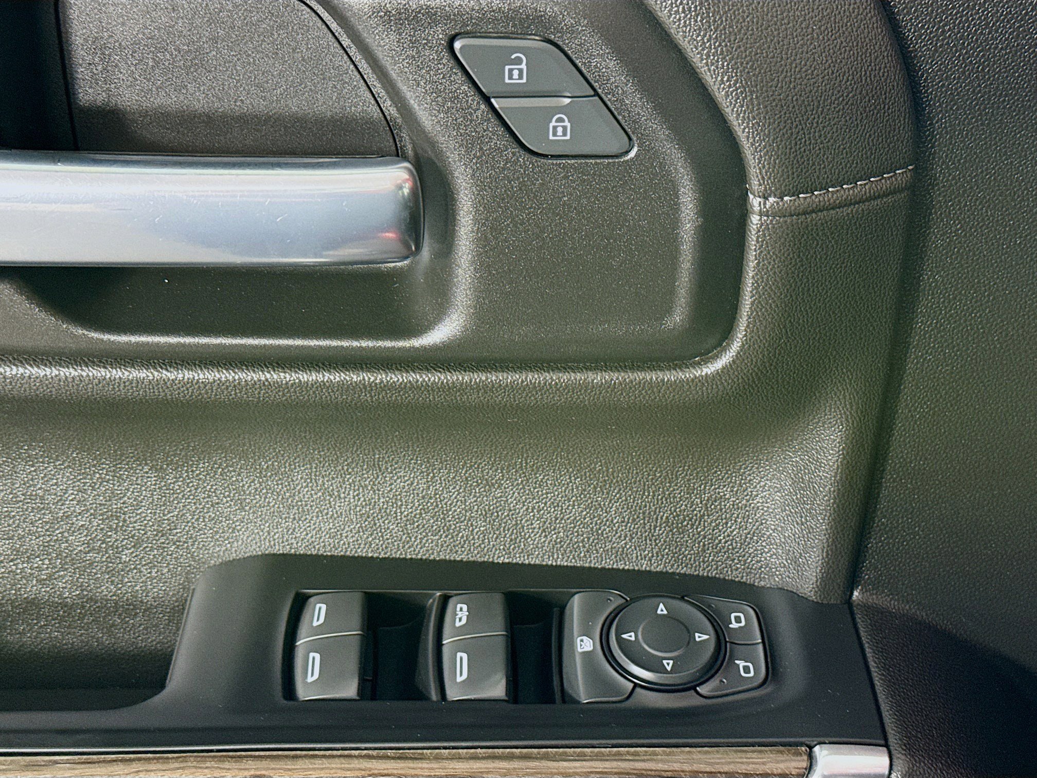 Used 2021 Chevrolet Silverado 1500 RST w/ Z71 Off-Road Package image 23