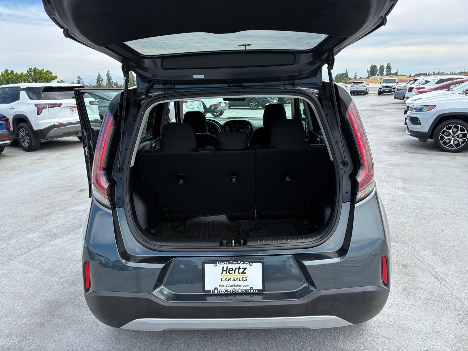 Used 2025 Kia Soul LX w/ LX Technology Package FWD image 27