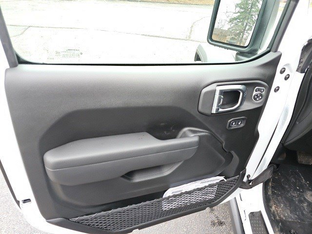 New 2026 Jeep Wrangler Rubicon w/ Technology Group image 18