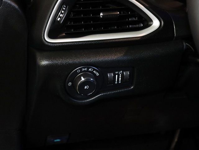 Used 2026 Chrysler Pacifica Select image 23