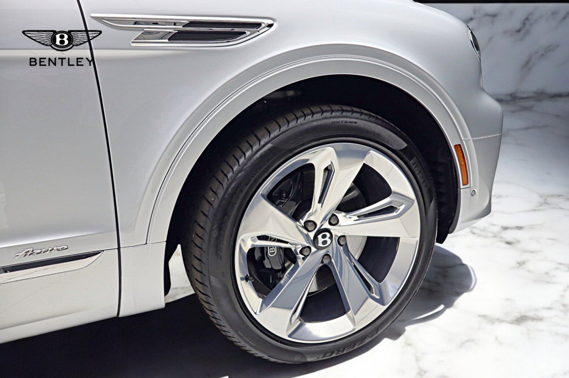 Used 2024 Bentley Bentayga Extended Wheelbase image 23