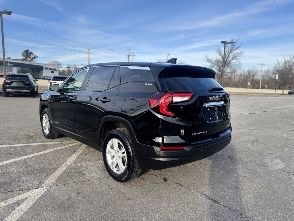 Used 2024 GMC Terrain SLE image 4