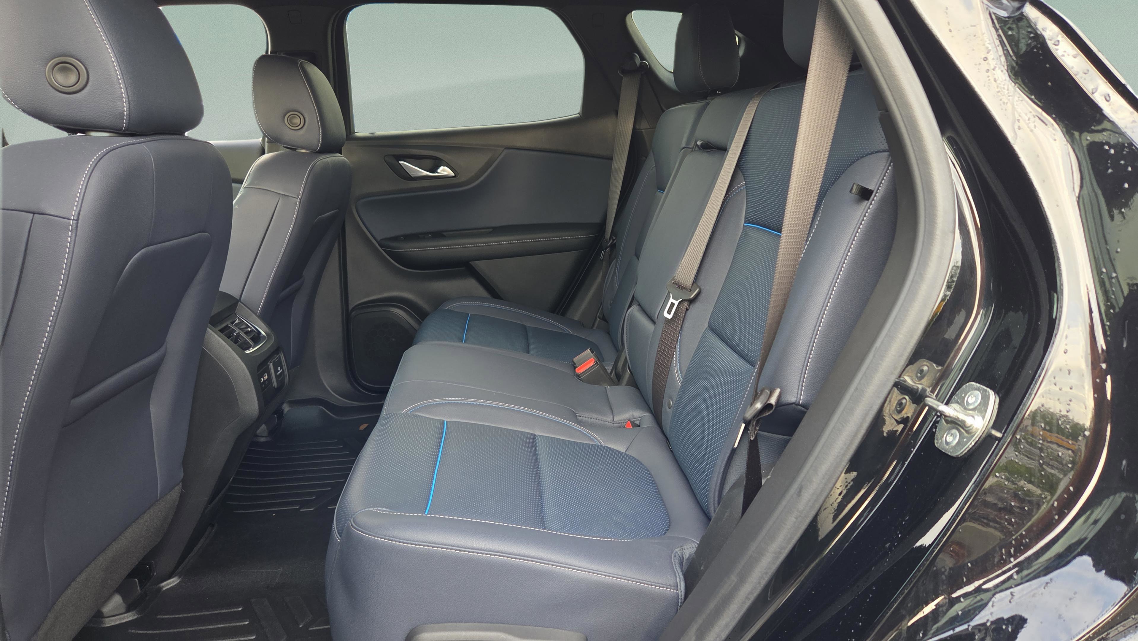 Used 2023 Chevrolet Blazer RS w/ Driver Confidence II Package FWD image 11