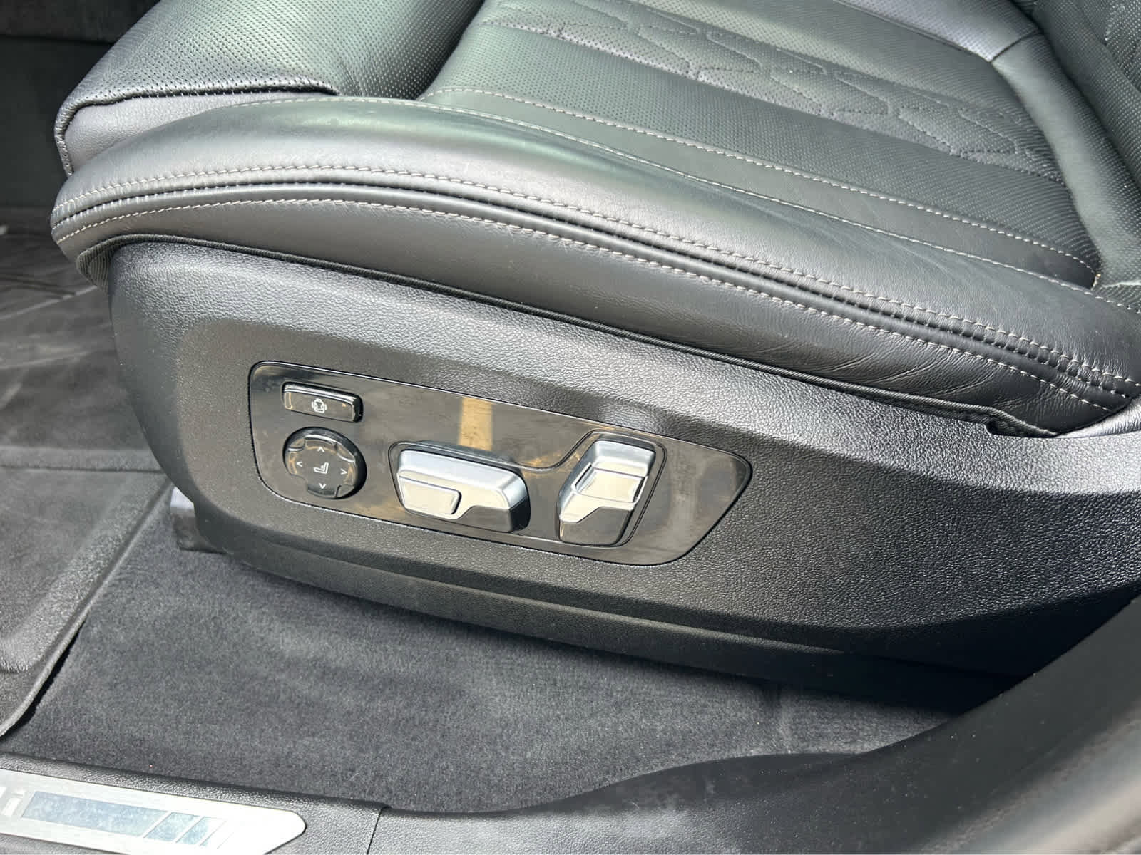 Certified 2024 BMW X5 M60i image 25