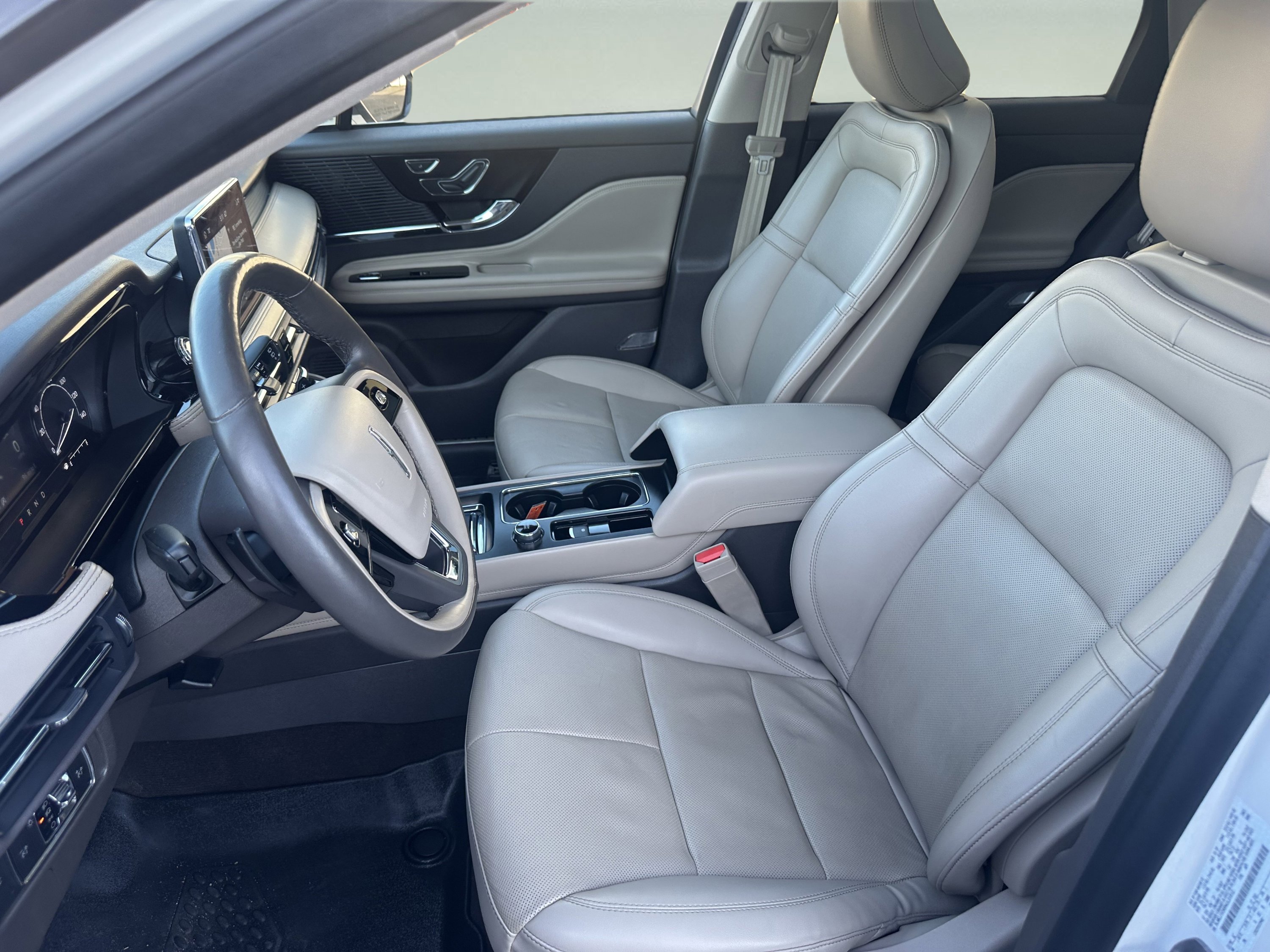 Used 2022 Lincoln Corsair AWD w/ Premium Package image 8