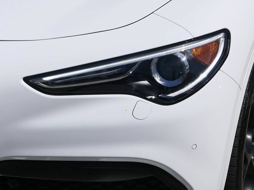 Used 2023 Alfa Romeo Stelvio Veloce AWD/4WD image 7