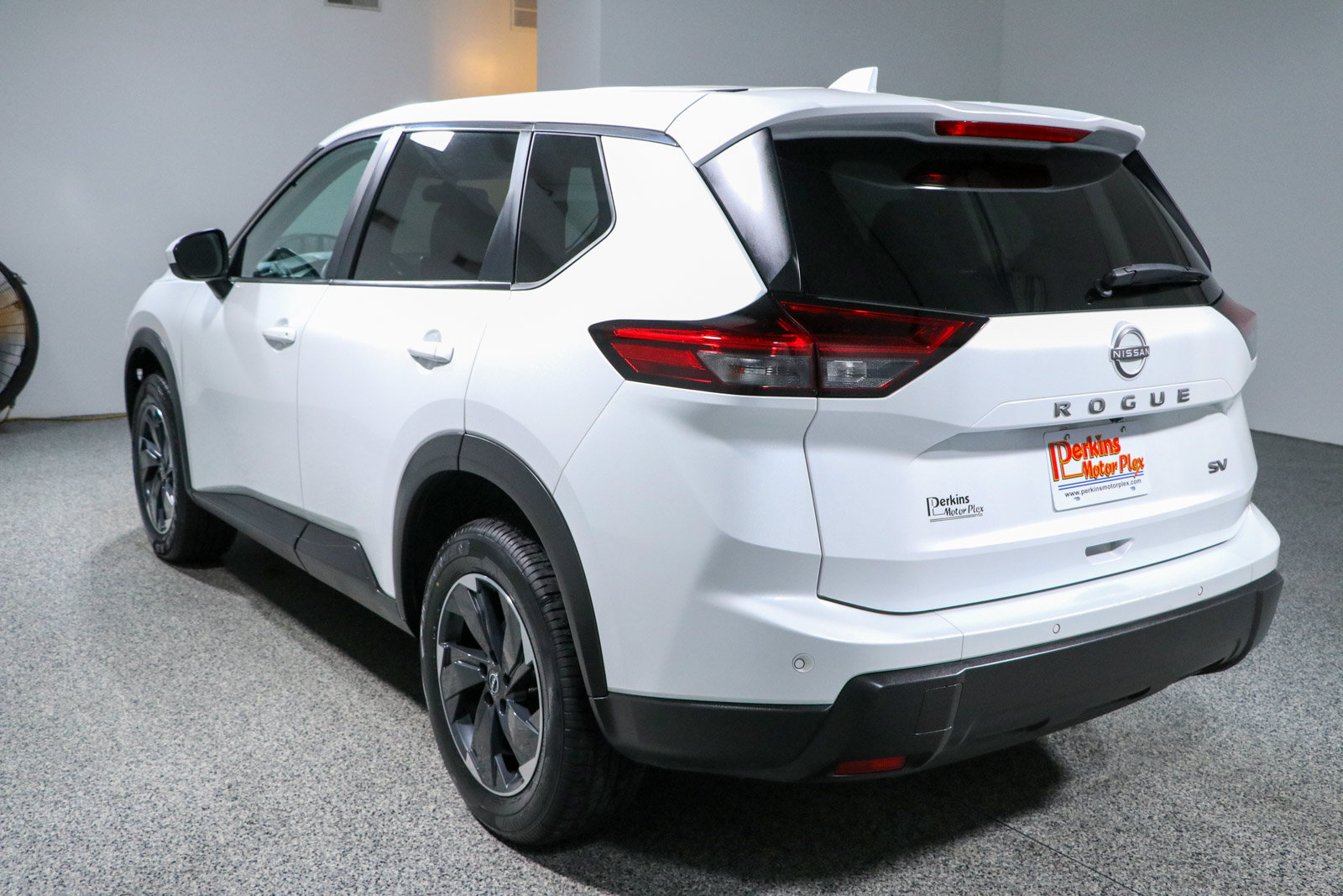 Used 2024 Nissan Rogue SV FWD image 9