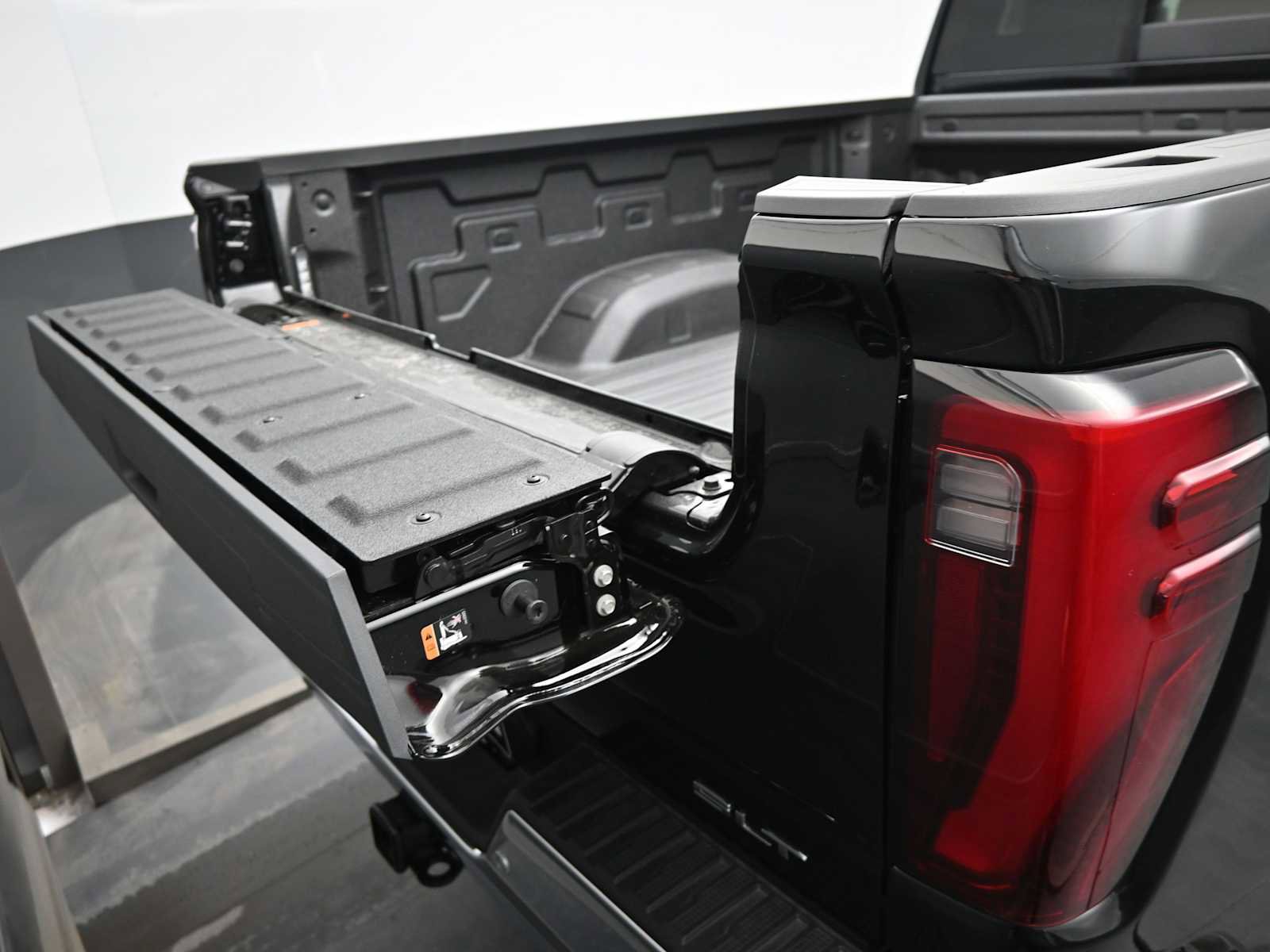 New 2026 GMC Sierra 2500 SLT w/ SLT Premium Package image 6