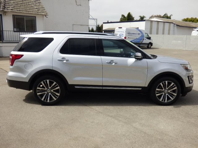 Used 2017 Ford Explorer Platinum AWD/4WD image 2
