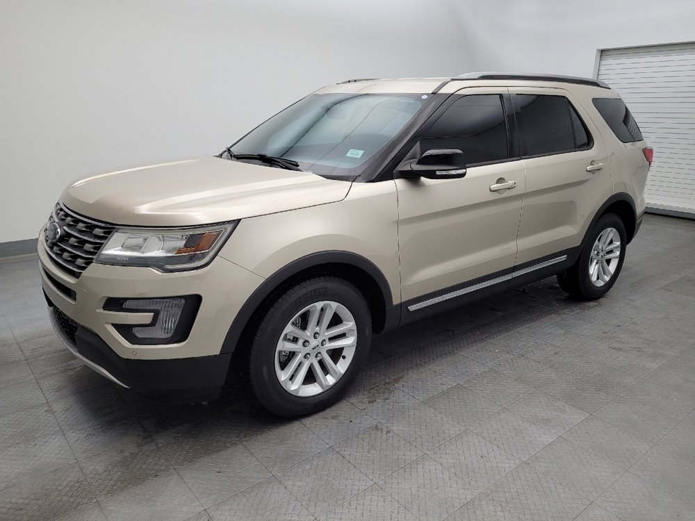 Used 2017 Ford Explorer XLT w/ Equipment Group 202A image 2