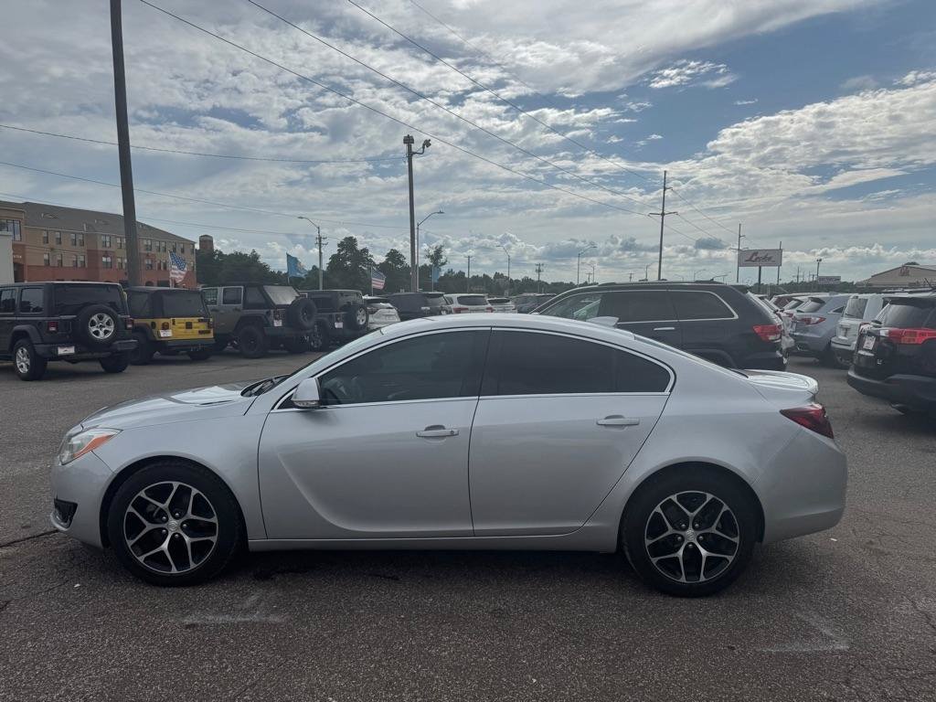 Used 2017 Buick Regal Sport Touring FWD image 8