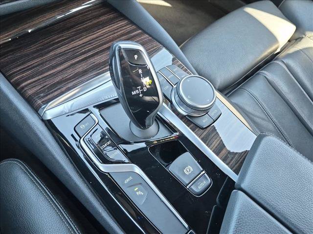 Used 2019 BMW 530e w/ Convenience Package RWD image 12