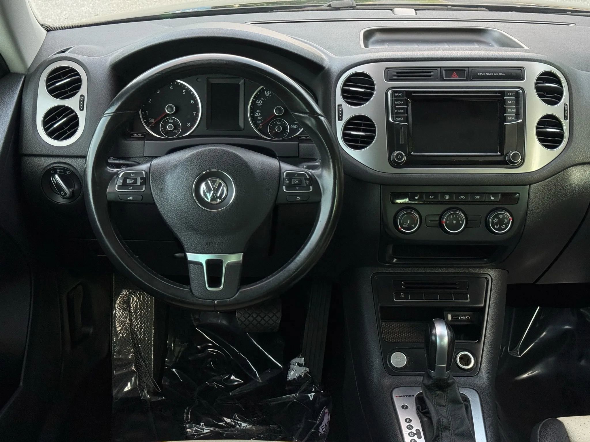 Used 2017 Volkswagen Tiguan Wolfsburg Edition image 30