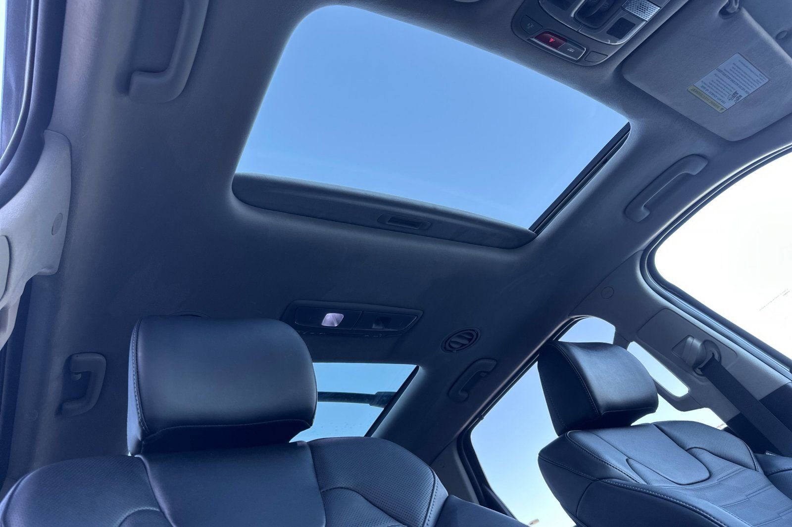 Certified 2024 Kia Telluride SX Prestige w/ Towing Package image 21