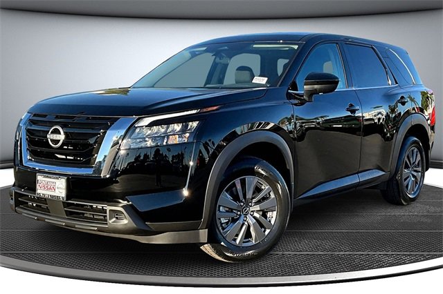 New 2025 Nissan Pathfinder S image 2