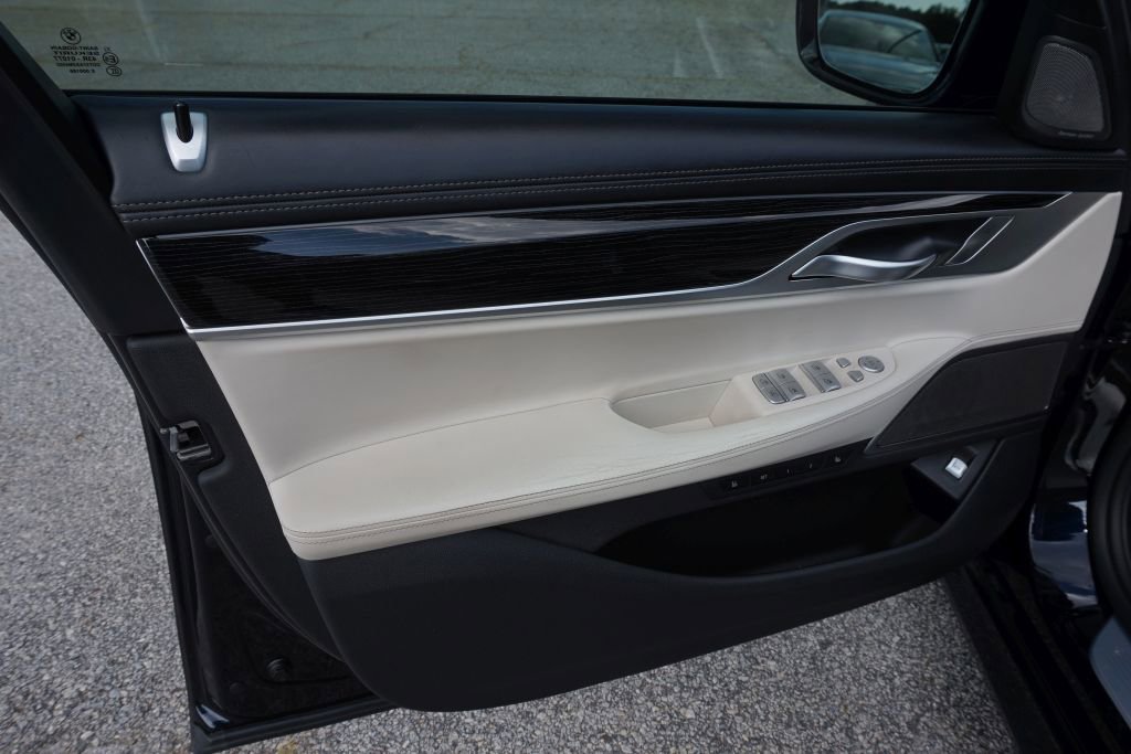 Used 2019 BMW 750i w/ Executive Package image 19