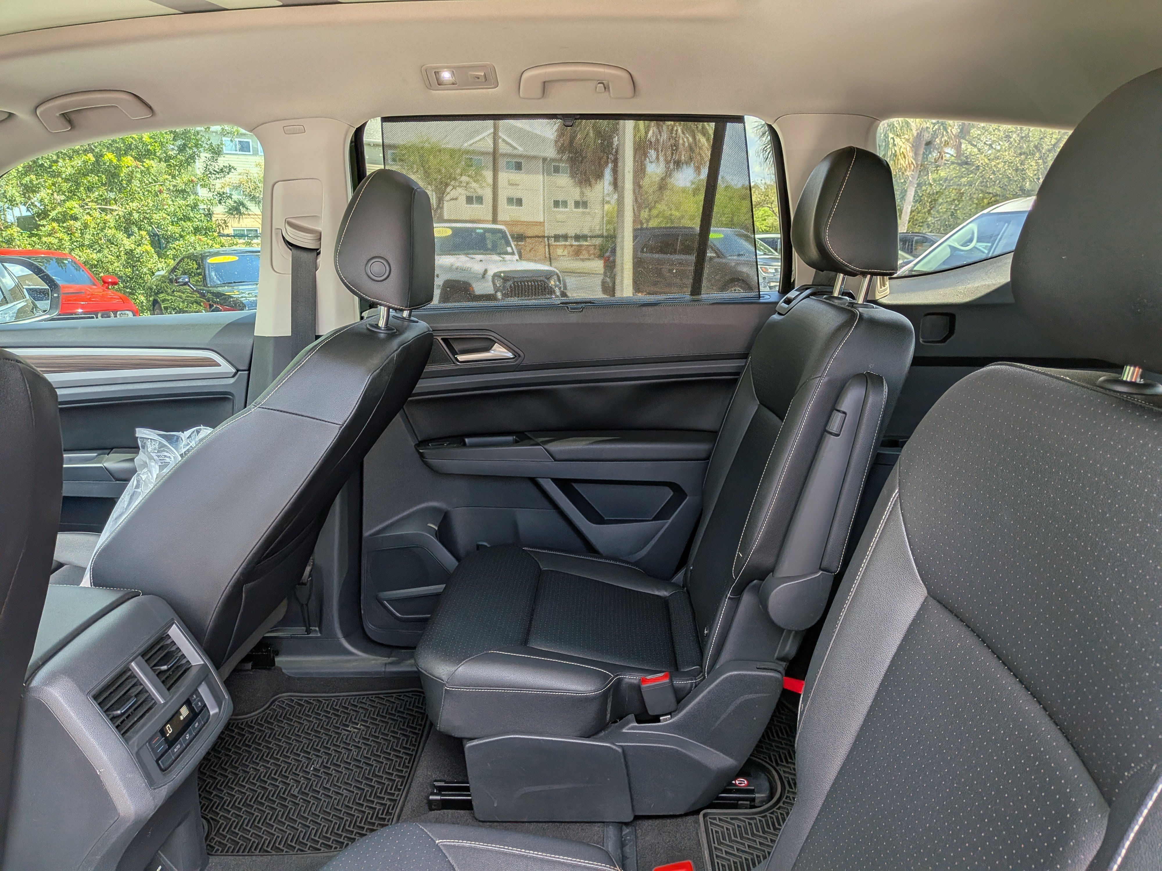 Used 2021 Volkswagen Atlas SE w/ Panoramic Sunroof Package image 16