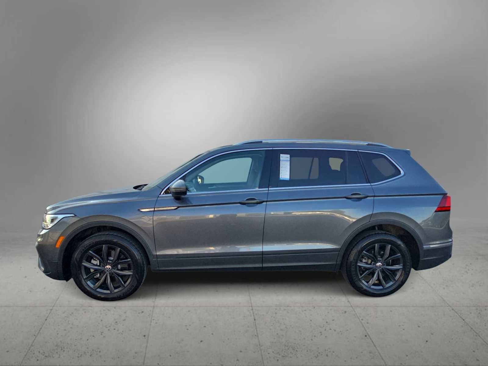 Used 2024 Volkswagen Tiguan SE image 5