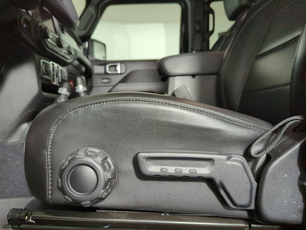 Used 2023 Jeep Wrangler Altitude image 25