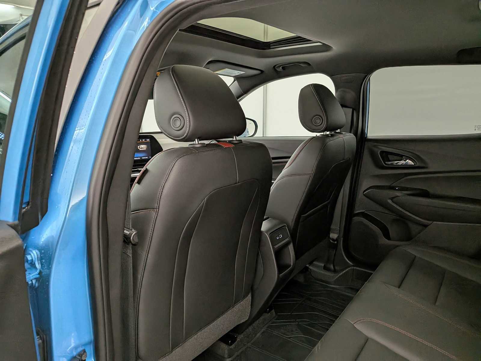 New 2025 Chevrolet Trax RS w/ Sunroof Package image 19