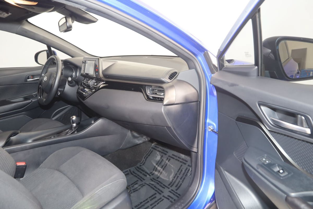 Used 2018 Toyota C-HR XLE FWD image 39