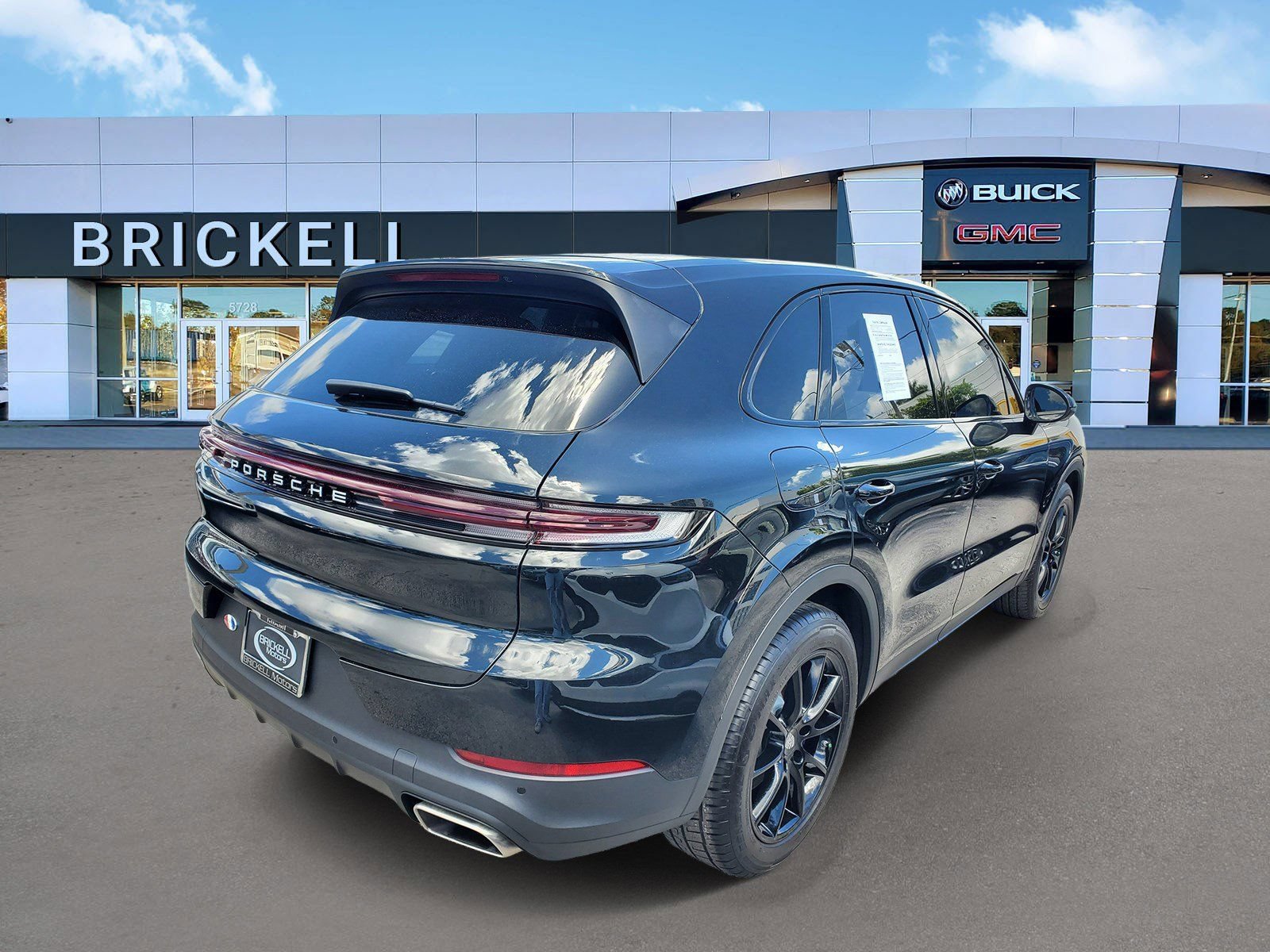 Used 2024 Porsche Cayenne AWD/4WD image 3