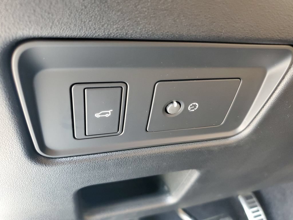 New 2026 Land Rover Discovery Dynamic SE AWD/4WD image 15