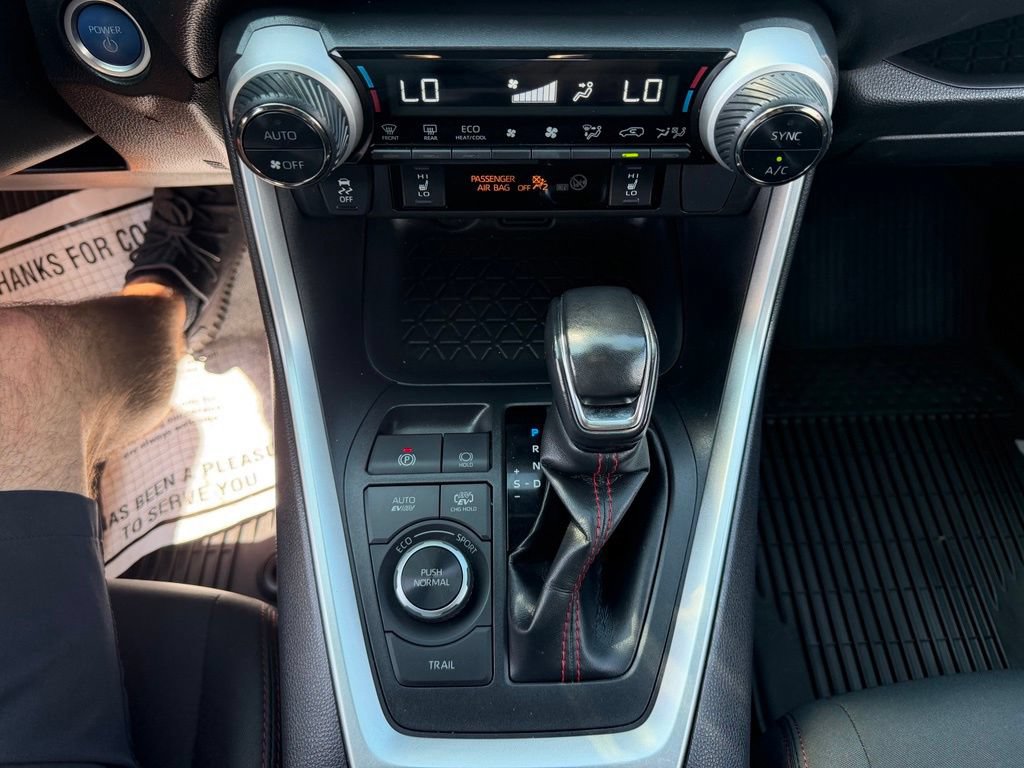Used 2022 Toyota RAV4 SE w/ Weather & Moonroof Package AWD/4WD image 10