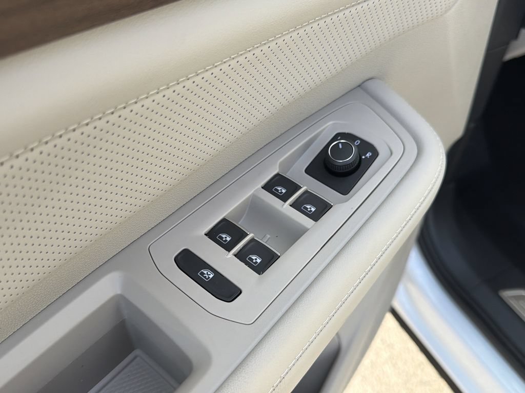New 2026 Volkswagen Atlas SE FWD image 24